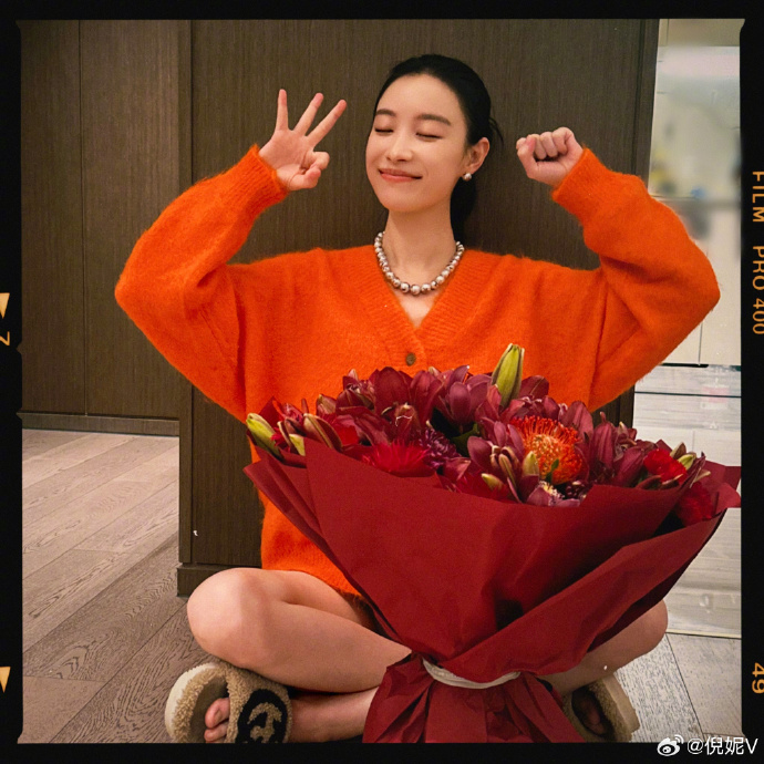 我要看美女倪妮庆祝电影消失的她票房突破30亿自 3