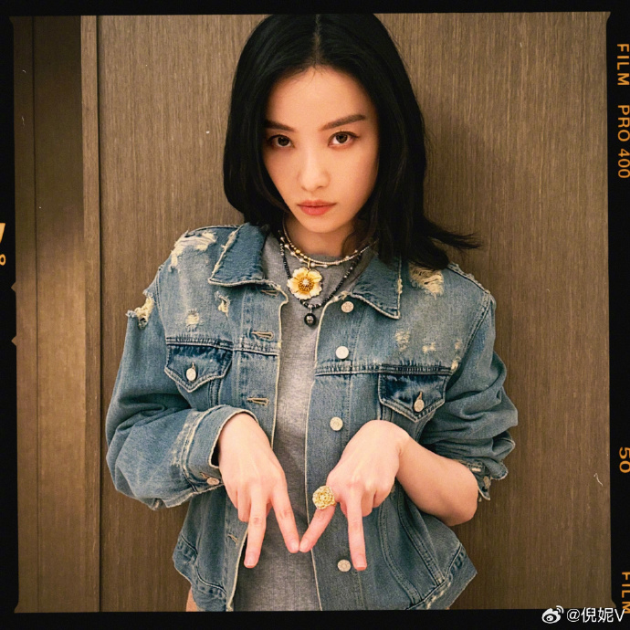 我要看美女倪妮庆祝电影消失的她票房突破30亿自 4