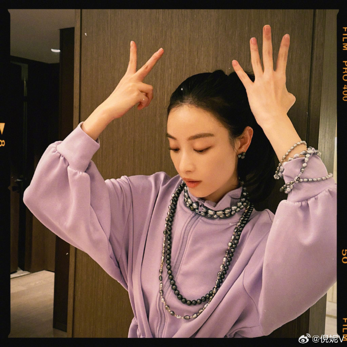 我要看美女倪妮庆祝电影消失的她票房突破30亿自 6