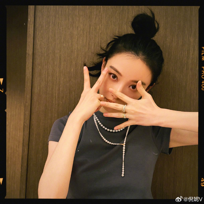 我要看美女倪妮庆祝电影消失的她票房突破30亿自 7