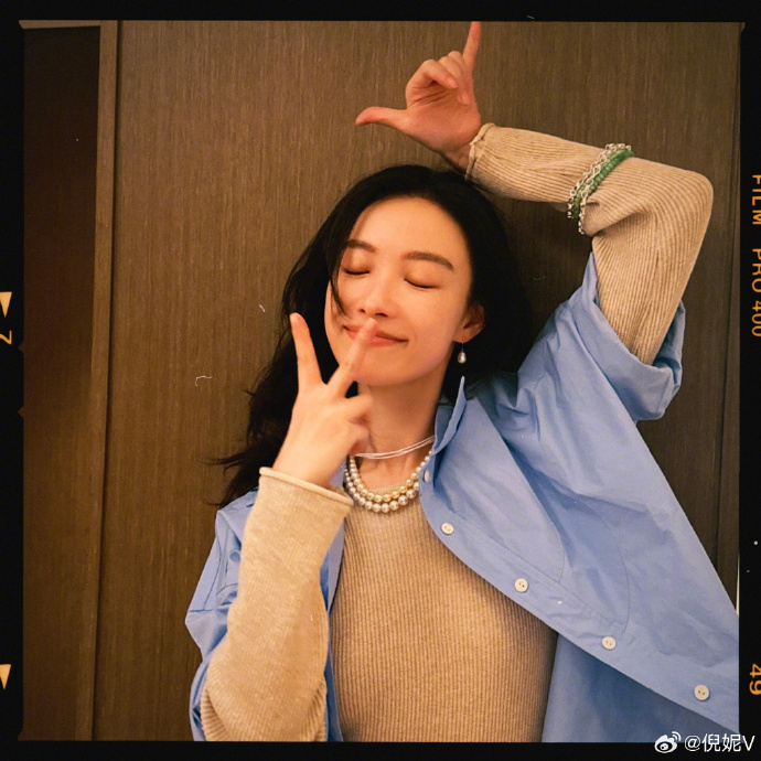 我要看美女倪妮庆祝电影消失的她票房突破30亿自 8