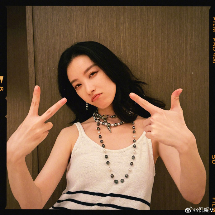 我要看美女倪妮庆祝电影消失的她票房突破30亿自 10