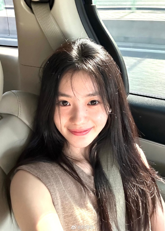 谋女郎刘浩存自拍照图片我要看美女 4