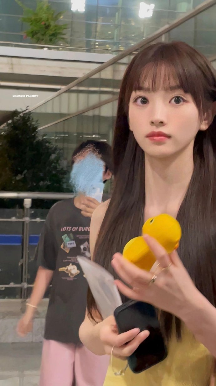 重庆美女明星田曦薇生图照片 2