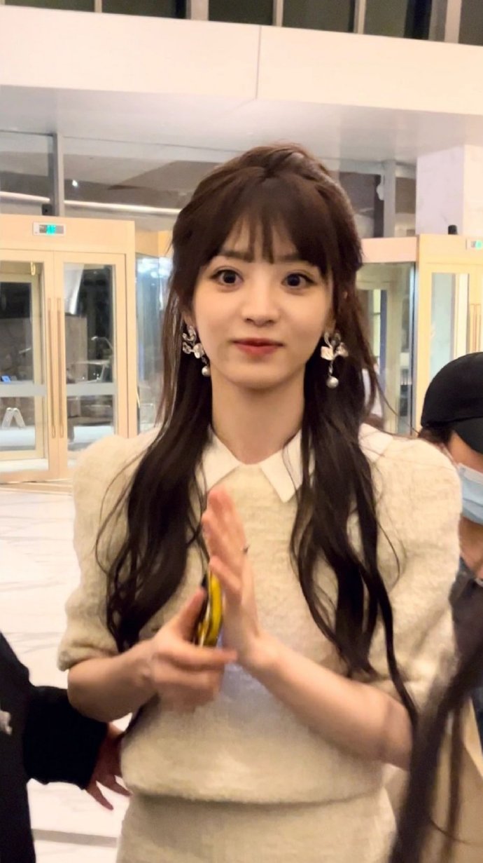重庆美女明星田曦薇生图照片 3