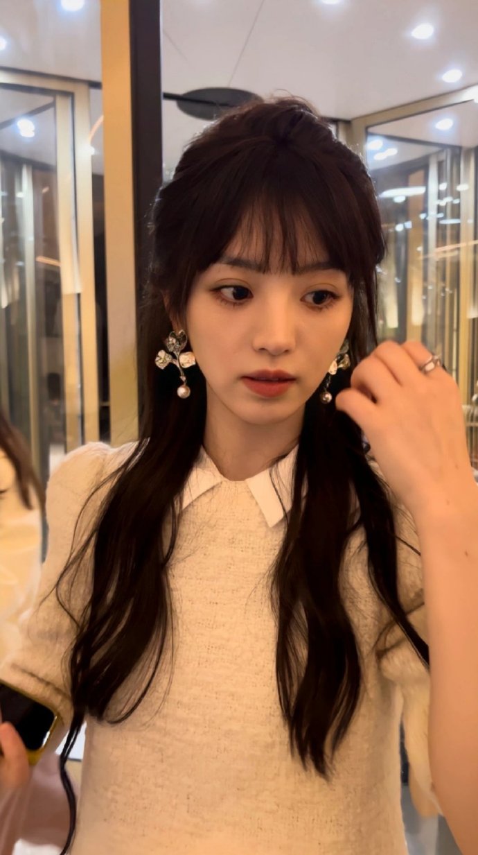 重庆美女明星田曦薇生图照片 6