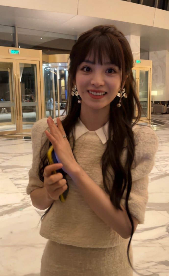 重庆美女明星田曦薇生图照片 7