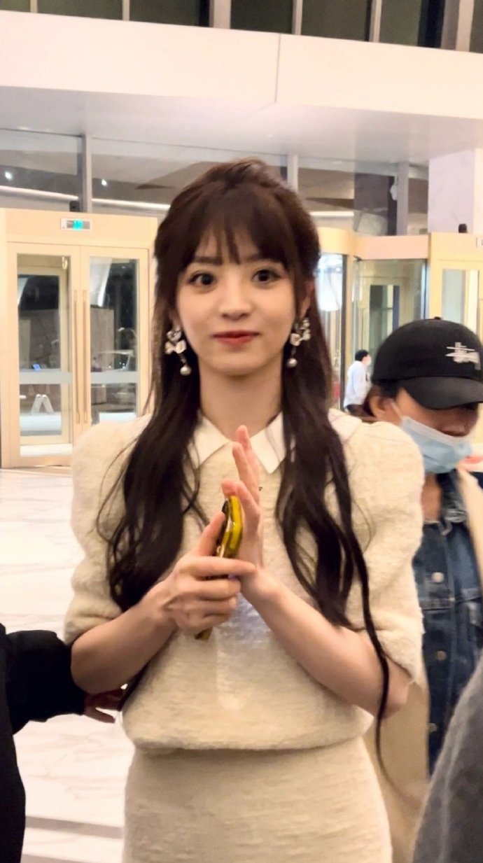 重庆美女明星田曦薇生图照片 8