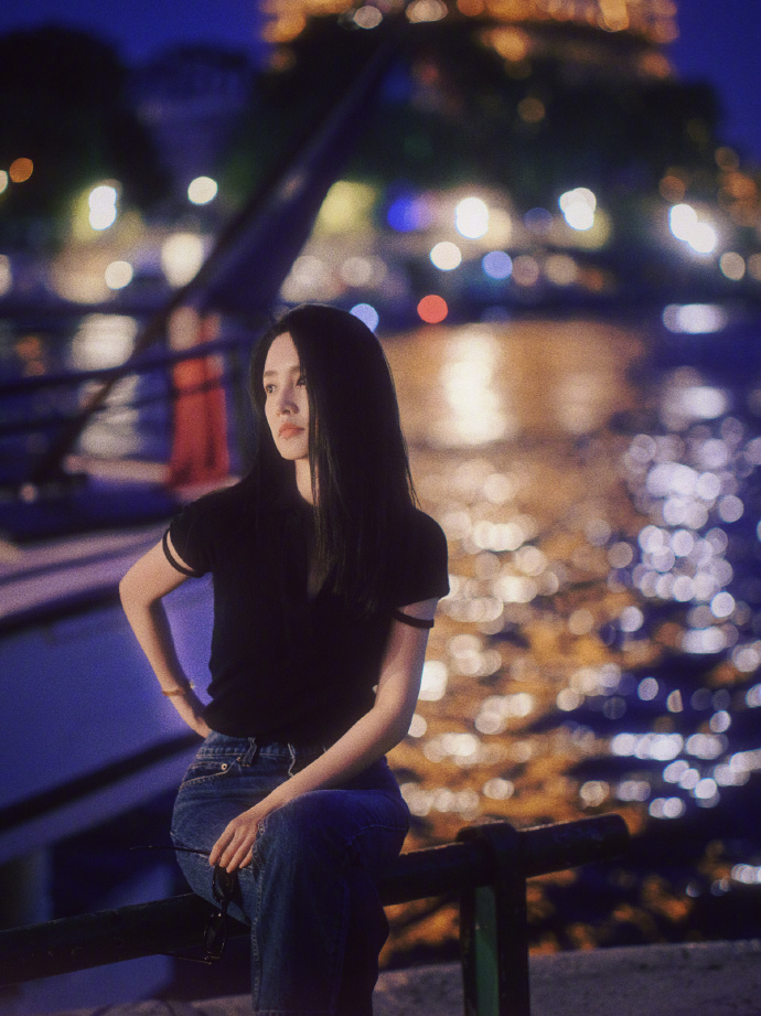 漂亮美女演员李沁落跑城市写真图片 5