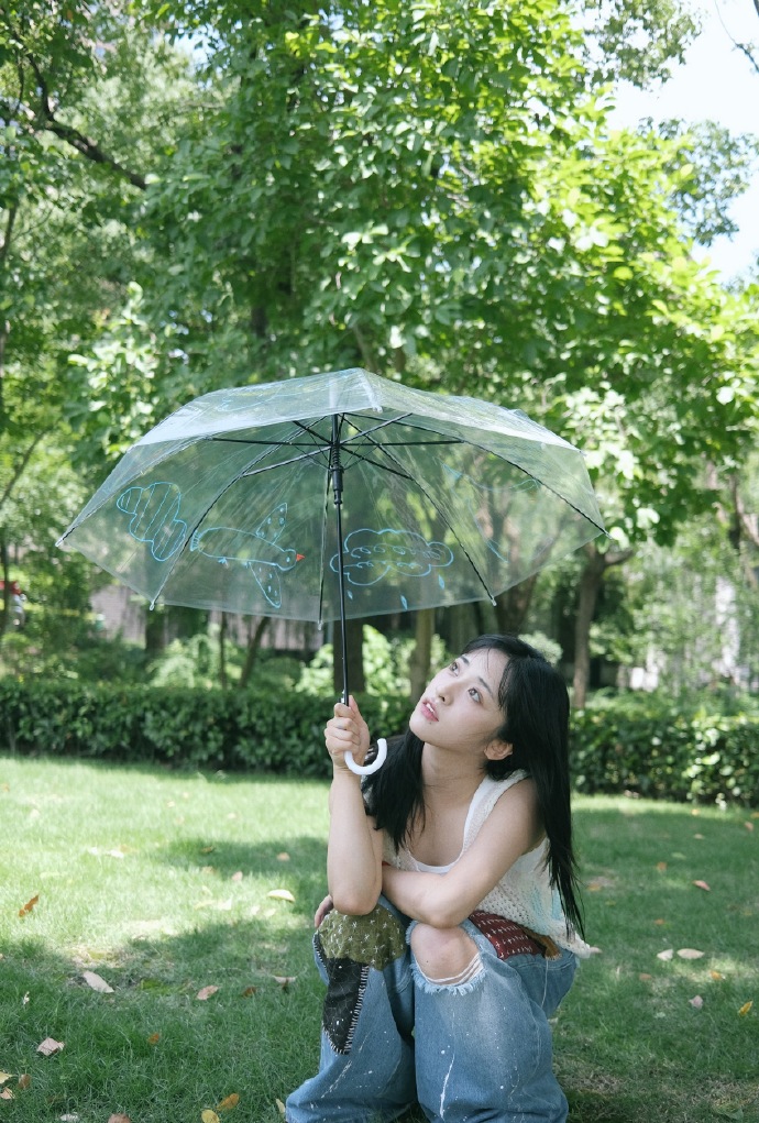 95后漂亮美女明星沈月森系写真图片
