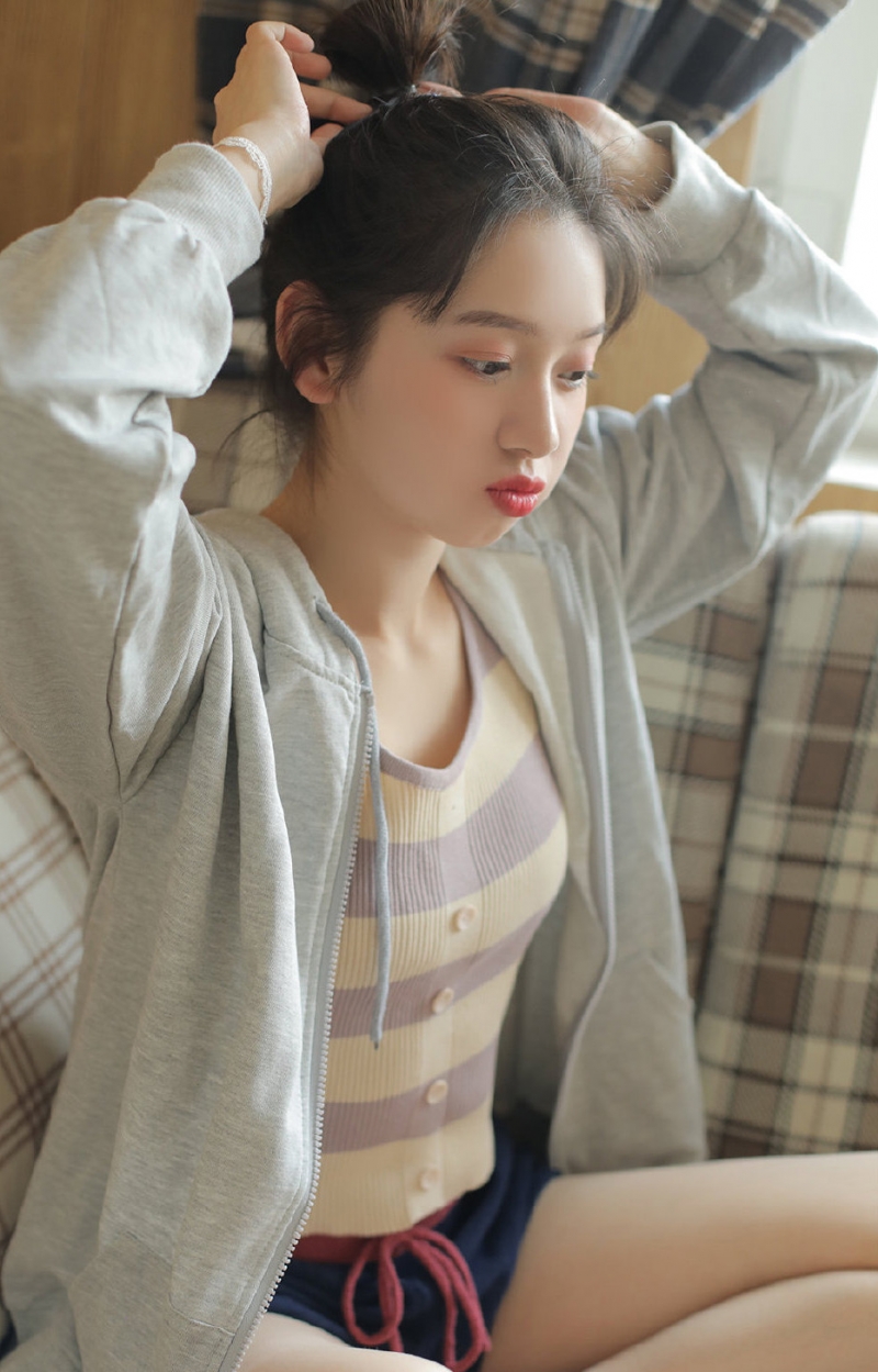 少女亭亭玉立貌美如花美女禁欲系高级感私房照 3