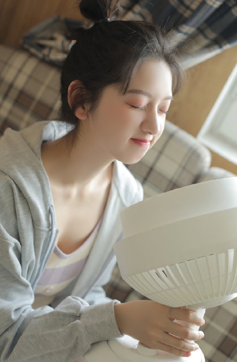 少女亭亭玉立貌美如花美女禁欲系高级感私房照 6