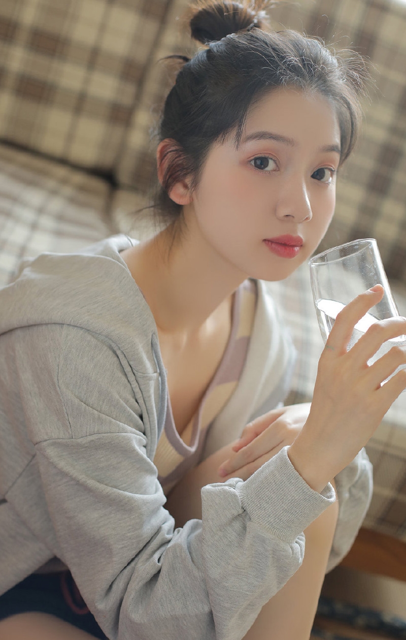 少女亭亭玉立貌美如花美女禁欲系高级感私房照 7