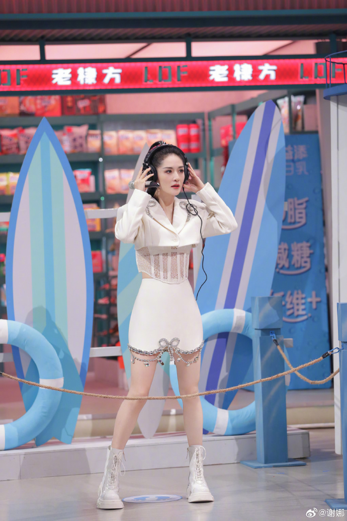 四川美女图片高清主持人谢娜你好星期六图片 8
