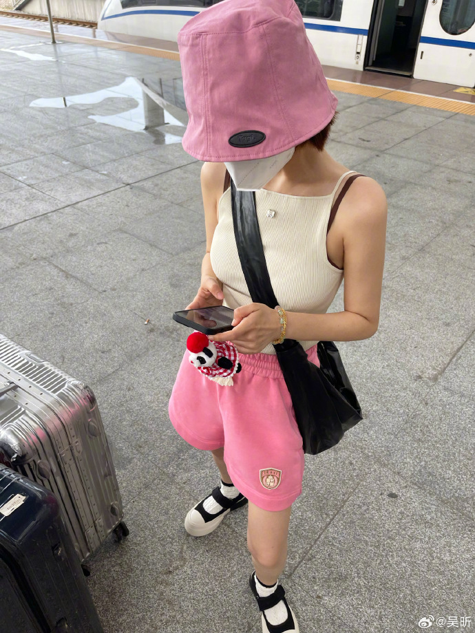 大眼美女图片高清吴昕多巴胺搭配图片 6