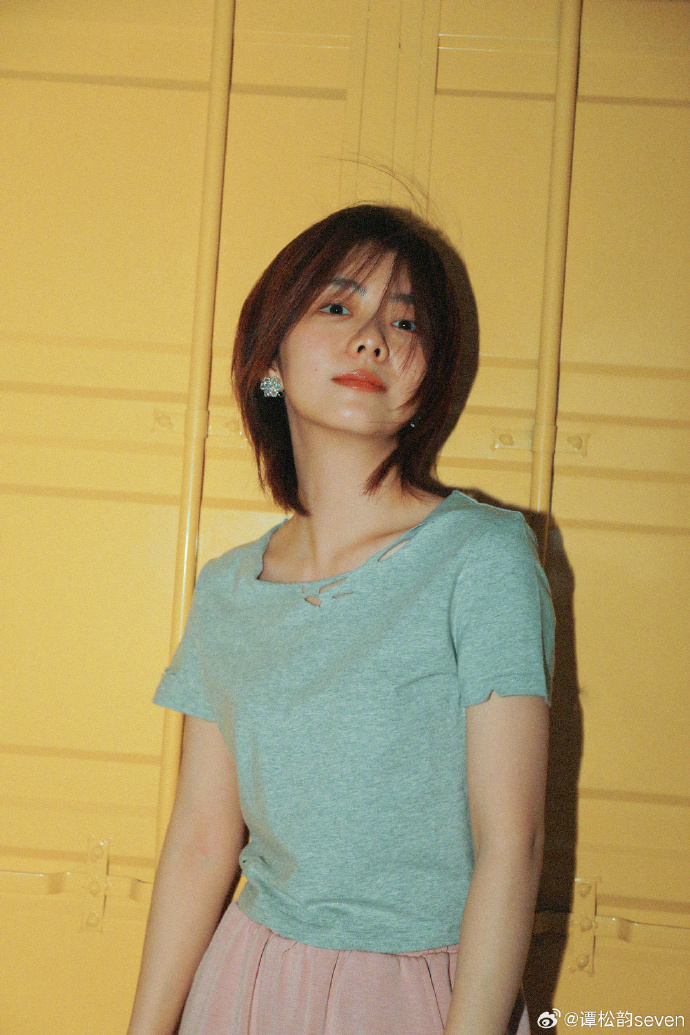 双子座美女明星谭松韵居家写真图片 3