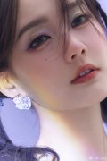 90后美女演员李一桐甜美写真