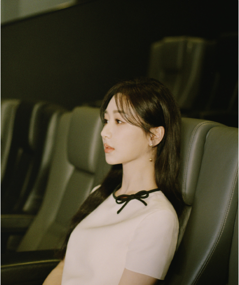 90后美女明星杨紫唯美人像图片 2