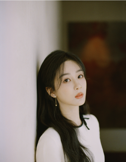 90后美女明星杨紫唯美人像图片 3