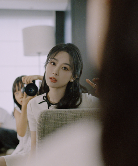 90后美女明星杨紫唯美人像图片 4
