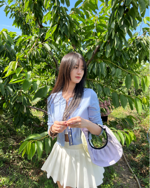 上海美女明星袁冰妍摘樱桃图片
