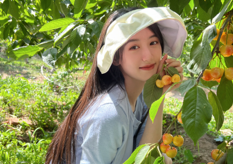 上海美女明星袁冰妍摘樱桃图片 2