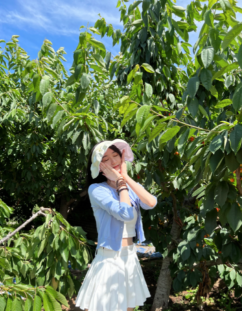 上海美女明星袁冰妍摘樱桃图片 3
