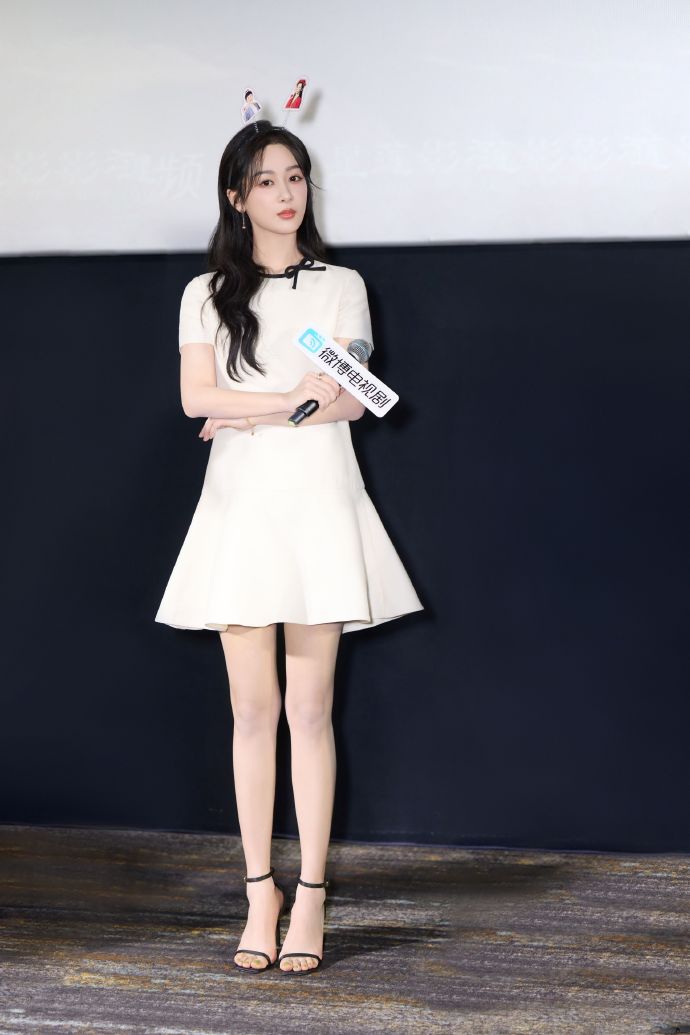 北京美女写真杨紫白色连衣裙图片 6
