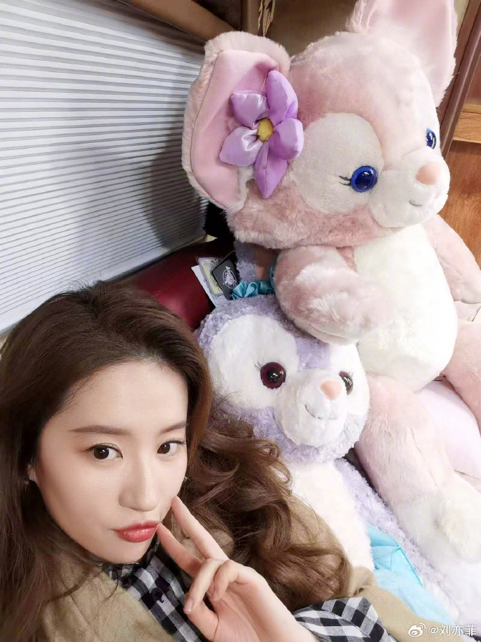 可爱的刘亦菲明星美女自拍图片
