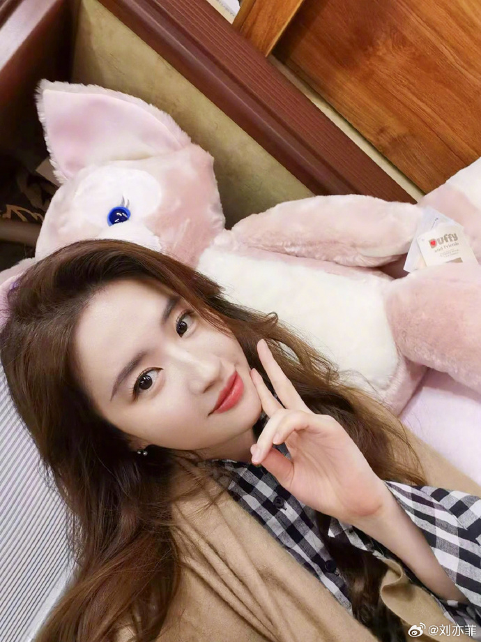 可爱的刘亦菲明星美女自拍图片 3